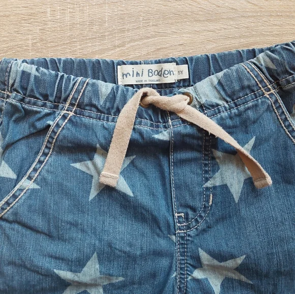 2011 euc Mini Boden denim star shorts - Picture 3 of 9